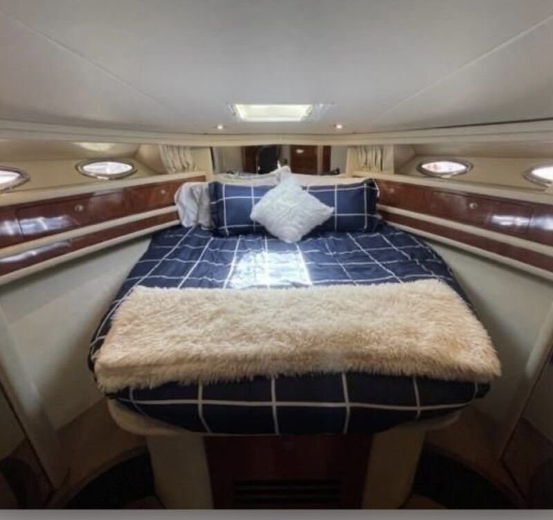 54FT Sea Ray Flybridge available in Miami with 2 JET SKIS INCLUDES for one hrs. - Image 19